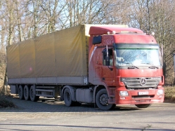 RO-MB-Actros-MP2-rot-Szy-140708-01