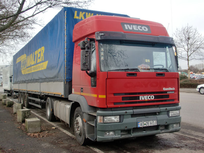 RO-Iveco-EuroTech-rot-DS-300610-01.jpg - Trucker Jack