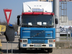 RO-Volvo-F12-blue-040409-01-Mihai