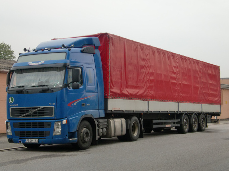 RO-Volvo-FH12-blau-DS-270610-01.jpg - Trucker Jack