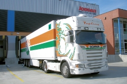 CH-Scania-R-480-weiss-Holz-110810-01