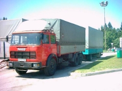 Fiat-rot-grau-Reck-290604-1-SLO
