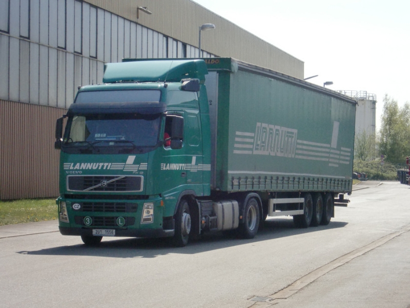 CZ-Volvo-FH12-Lannutti-DS-270610-01.jpg - Trucker Jack