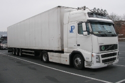 CZ-Volvo-FH-440-weiss-Holz-150810-01