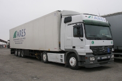 TR-MB-Actros-MP2-1844-ARES-Holz-150810-01