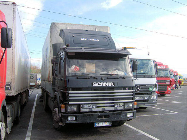 Scania-93-H-280-schwarz-Fustinoni-221106-01-TR.jpg - G. Fustinoni