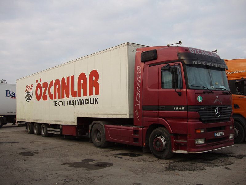 MB-Actros-1848-rot-Holz-010108-01-TR.jpg
