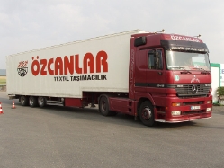 MB-Actros-1848-rot-Holz-220807-01-TR