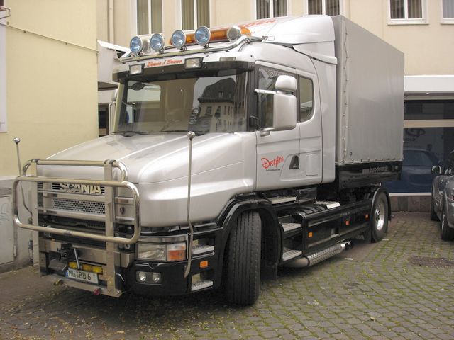 Scania-124-L-360-Dressen-Leupolt-031104-1.jpg