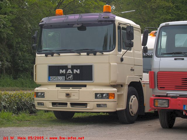 MAN-F2000-beige-140505-01.jpg