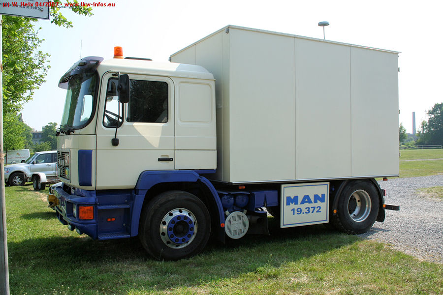 MAN-F90-19372-blau-weiss-290407-01.jpg