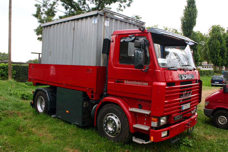 Scania-113-M-320-rot-Ackermans-011107-01.jpg