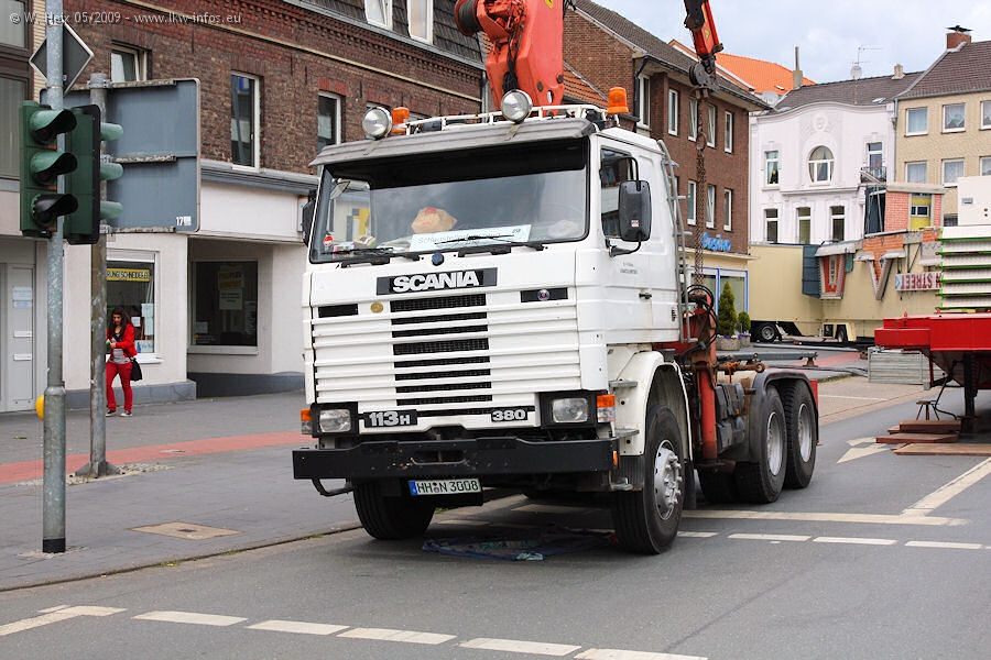 Scania-113-H-360-weiss-270509-01.jpg