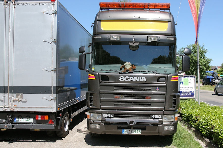 Scania-124-L-420-grau-290509-03.jpg