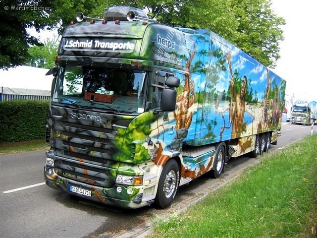 Scania-R-Schmid-Wiege-der-Menschheit-Eischer-280605-07.jpg