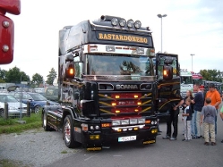 Scania-164-L-580-schwarz-Rolf-180905-01