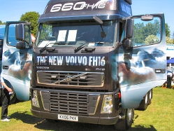 Volvo-FH16-660-schwarz-Fitjer-150606-01