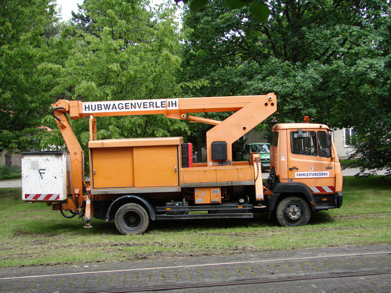 MB-LK-814-orange-Weddy-020907-01.jpg - Clemens Weddy