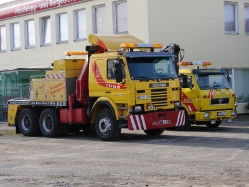 Scania-113-H-gelb-Weddy-141108-01
