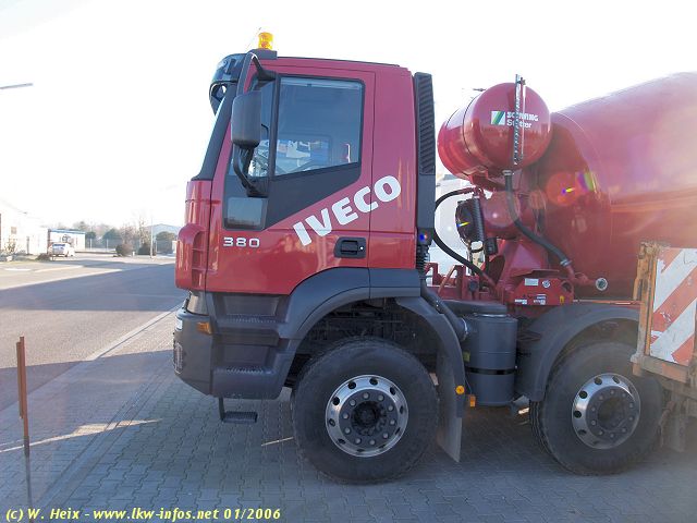 Iveco-Trakker-380T38-Iveco-290106-01.jpg