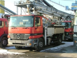 MB-Actros-1831-rot-Brusse-010206-01