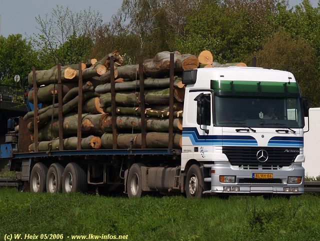 MB-Actros-weiss-030506-01.jpg