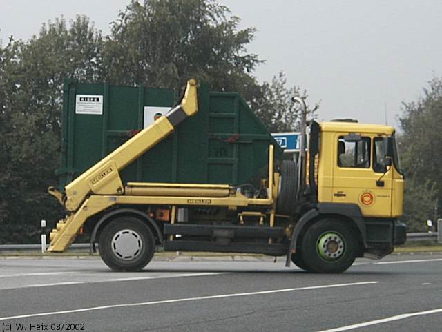 MAN-FE-310-A-Container-gelb-gruen.jpg
