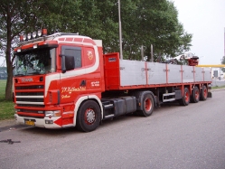 Scania-144-L-460-rot-Holz-240807-01