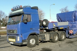 Volvo-FH16-540-blau-Vorechovsky-070310-02