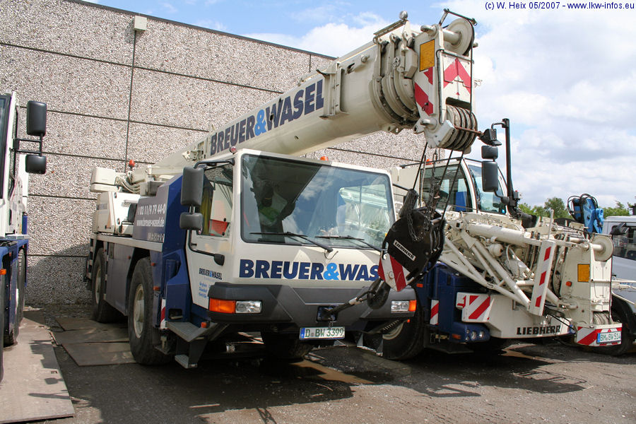 Liebherr-LTM-1030-2-Breuer+Wasel-130507-02.jpg