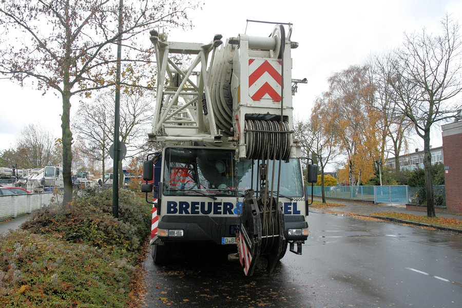 Liebherr-LTM-1200-1-Breuer+Wasel-101107-05.jpg
