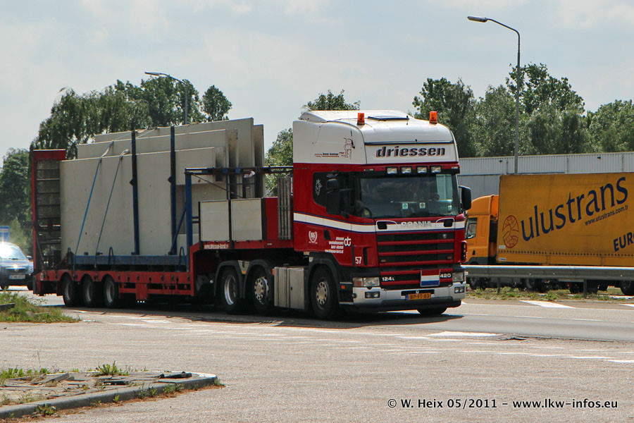 Scania-124-L-420-Driessen-110511-01.jpg