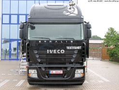 Iveco-Stralis-AS-440-S-45-UL-06439-Roadshow-Truck-270507-01