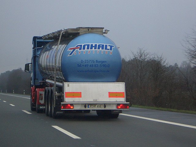 32-Scania-124-L-TASZ-Anhalt-Heckansicht-Stober-310104-1.jpg - Ingo Stober