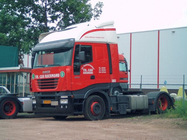 Iveco-Stralis-AS-440S48-Cox-Levels-030805-01.jpg