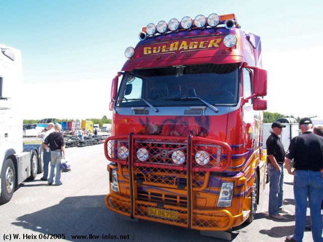 Volvo-FH12-Guldager-Sweet-Candy-280605-01.jpg