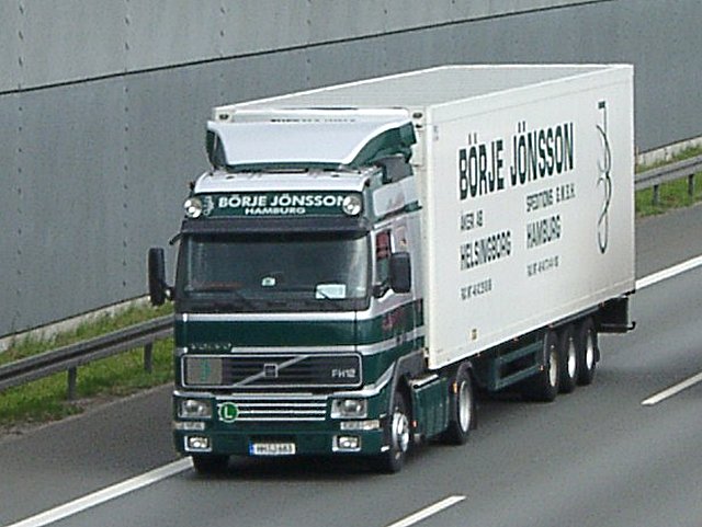 Volvo-FH12-KUEKOSZ-Joensson-Willann-310104-1.jpg - Michael Willann