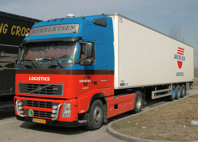 Volvo-FH12-Robertsen-deRijk-Schiffner-180806-01.jpg - Carsten Schiffner