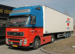 Volvo-FH12-Robertsen-deRijk-Schiffner-180806-01