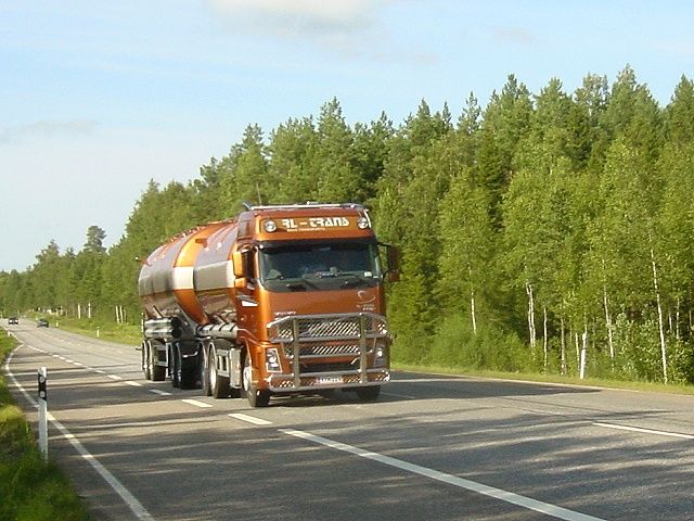 Volvo-FH12-RL-Trans-Lindedahl-200805-03.jpg