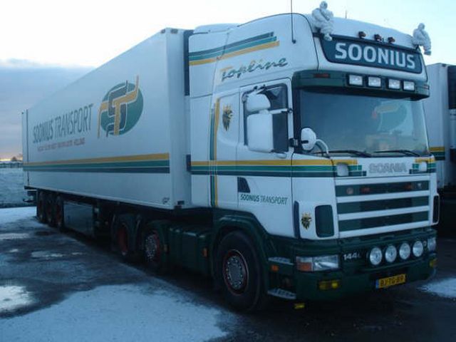 Scania-144-L-Soonius-Scheffers-030805-01.jpg - Cees Scheffers
