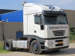 Iveco-Stralis-AS-Schroen-Vossen-Bocken-110806-02