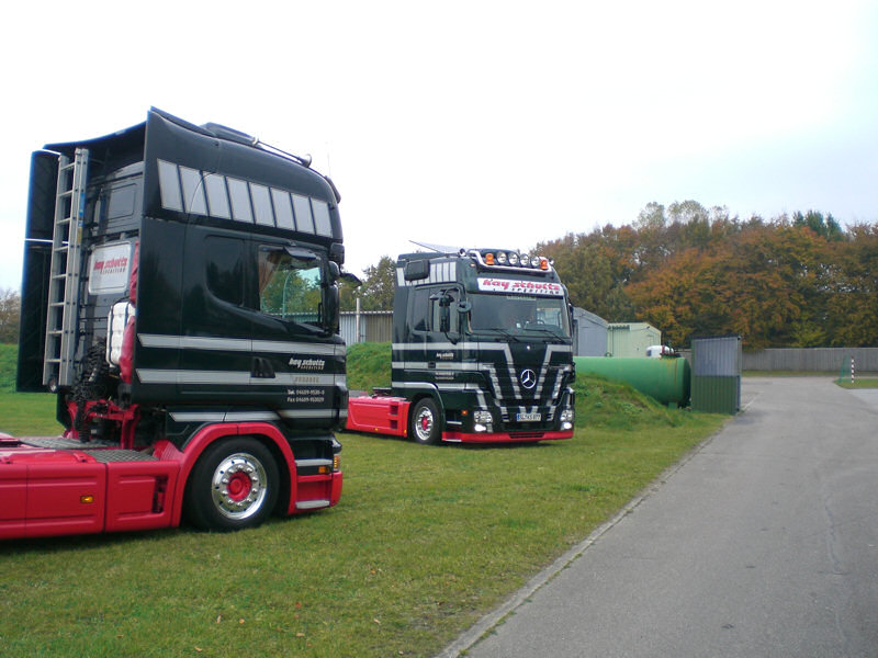 MB-Actros-MP2+Scania-R-420-Schultz-Drewes-281207-02.jpg