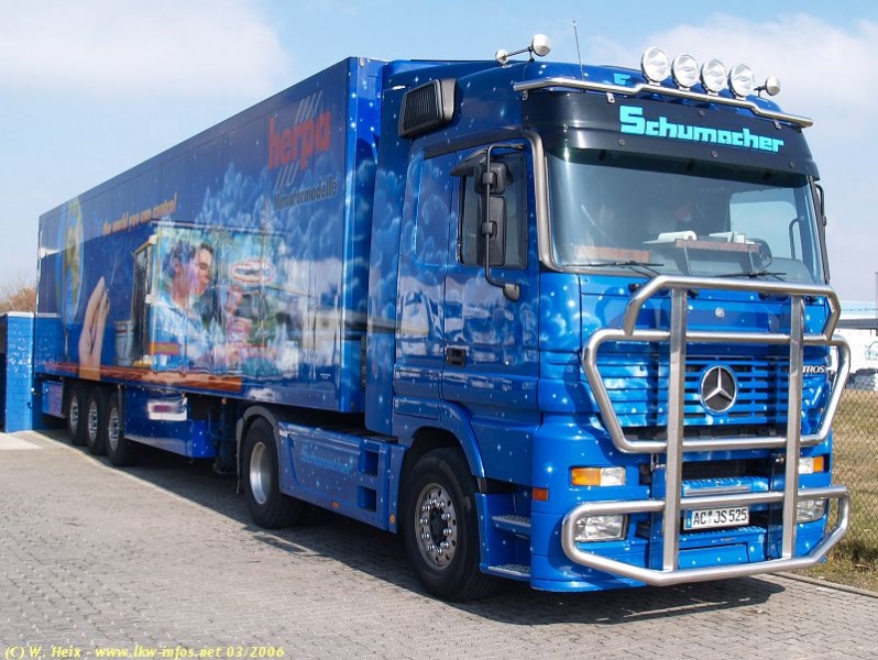 MB-Actros-herpa-Truck-Schumacher-180306-02.jpg