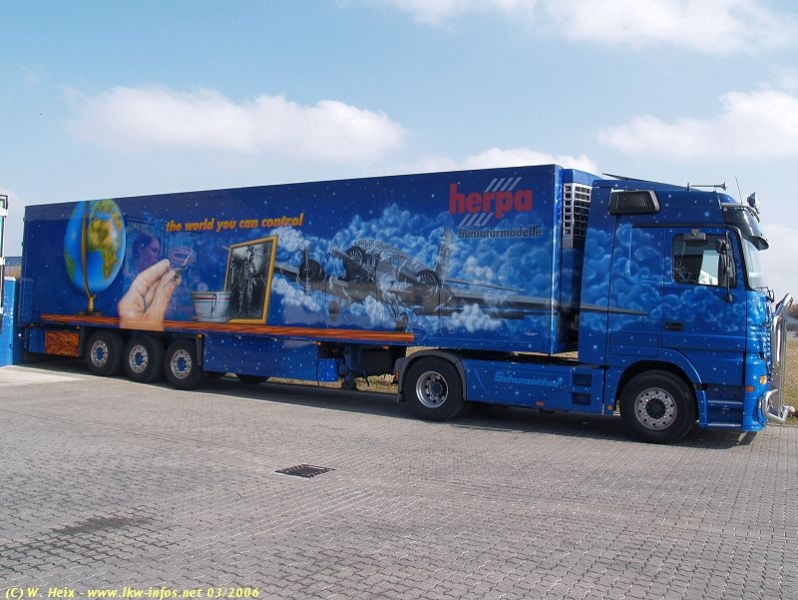 MB-Actros-herpa-Truck-Schumacher-180306-04.jpg
