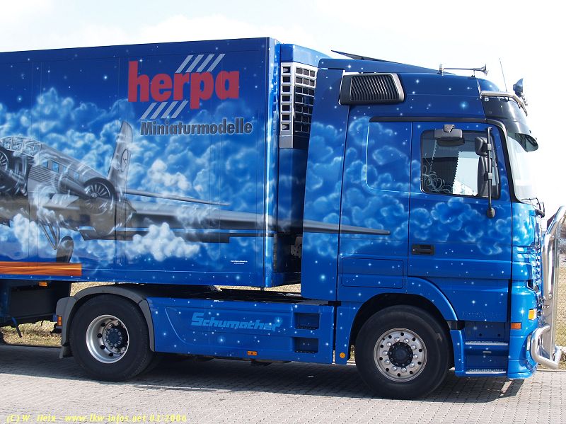 MB-Actros-herpa-Truck-Schumacher-180306-05.jpg