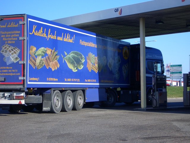 Scania-4er-KUEKOSZ-blau-Thomsen-Stober-240204-2.jpg - Ingo Stober