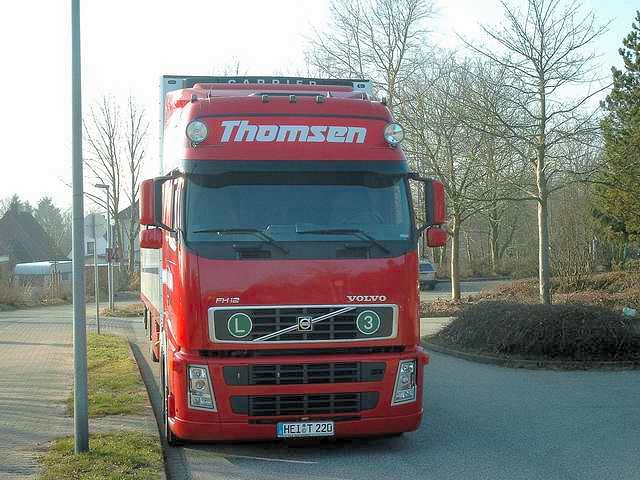 Volvo-FH12-420-Thomsen-rot-Kolmorgen-100205-02.jpg - D. Kolmorgen