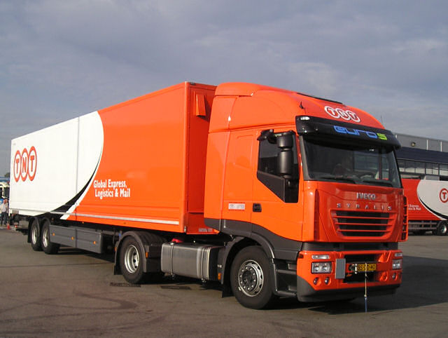 Iveco-Stralis-AS-440S42-TNT-AWolters-041106-01.jpg - v