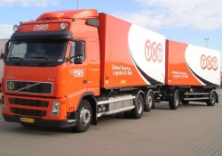 Volvo-FH12-420-TNT-AWolters-080405-01